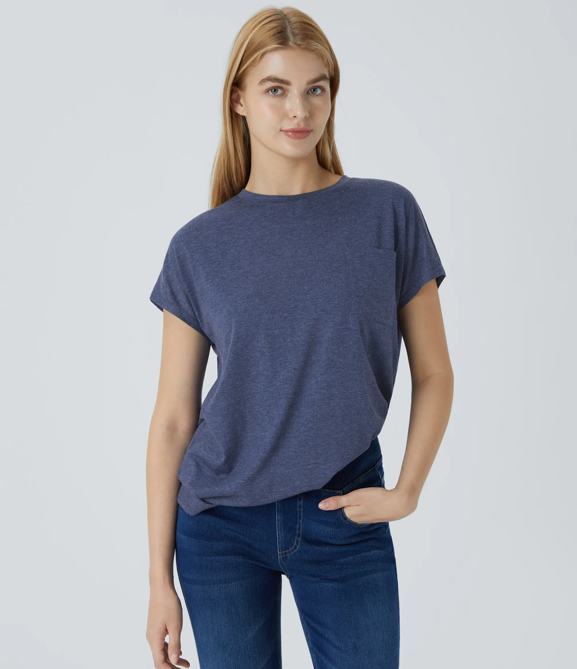 Casual Tops|T-Shirts<HALARA Round Neck Pocket Hem Relax Casual T-Shirt